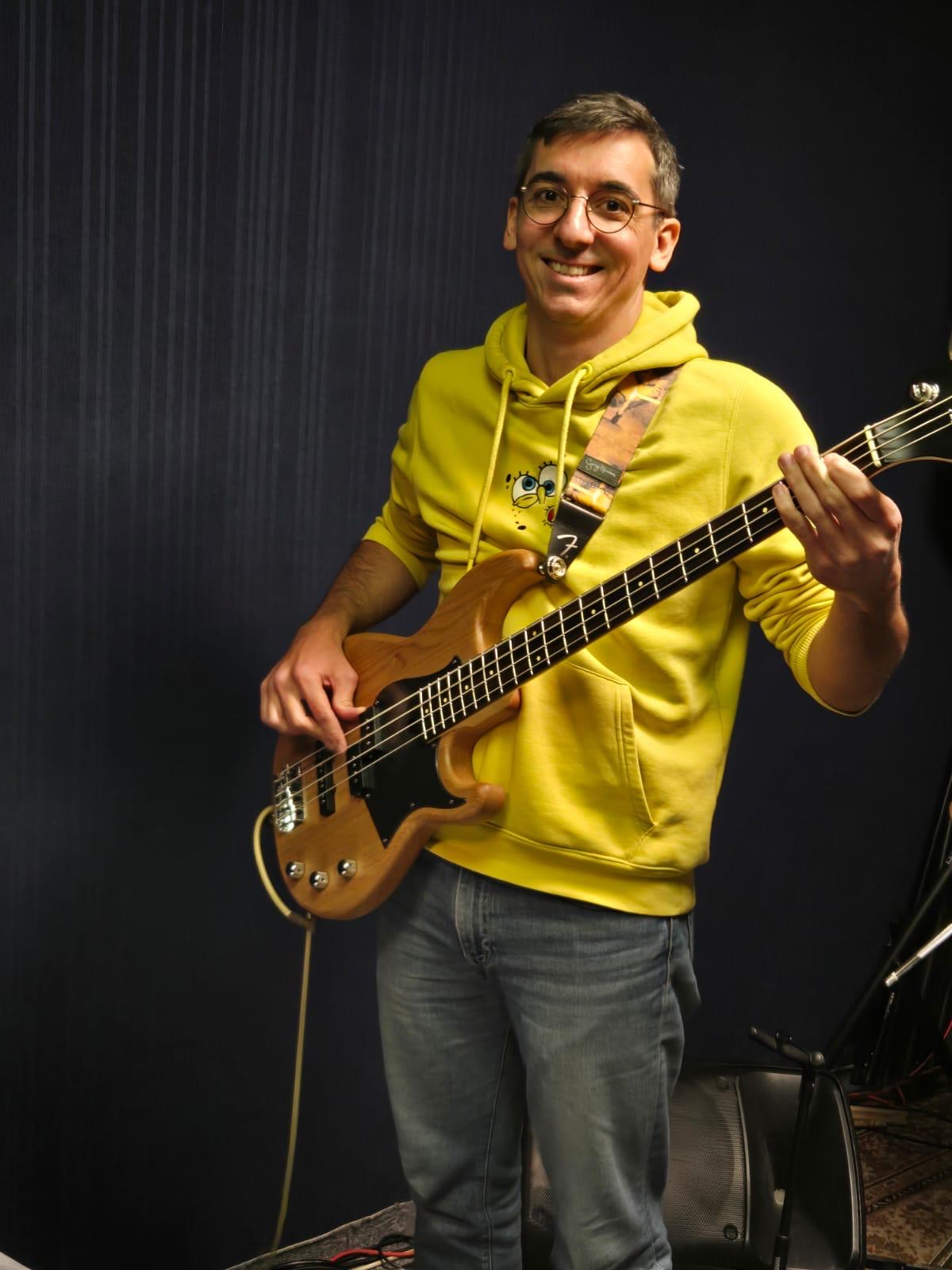 Quentin à la basse